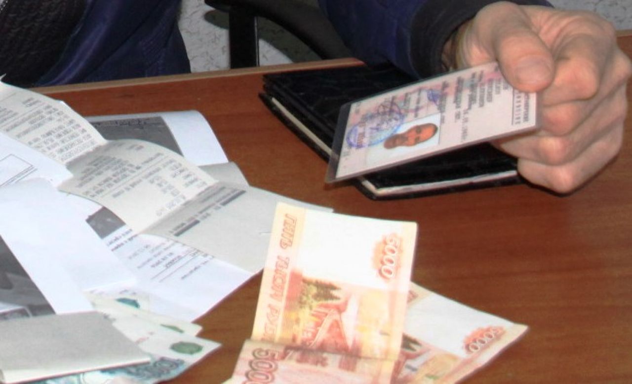 Начальника Борисоглебского МРЭО поймали на взятке за водительские права

