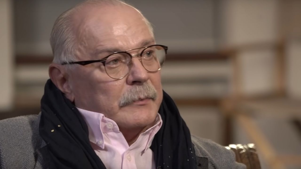 Никита Михалков в интервью Юрия Дудя. Стоп-кадр видео.
