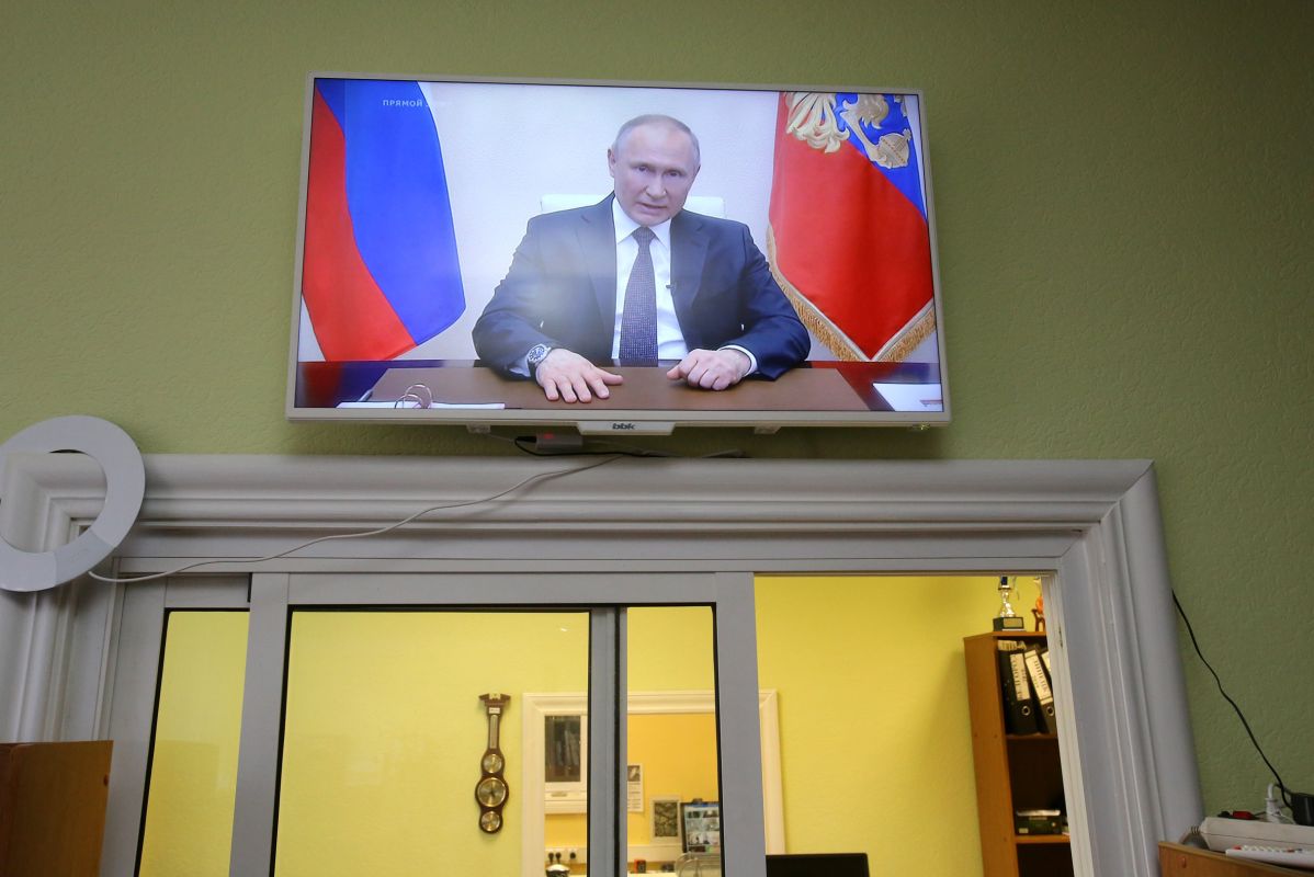 Путин заявил, что в России не будут вводить жёсткие ограничения из-за COVID