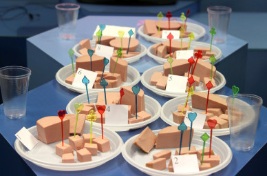 В редакции «МОЁ!» состоялась «слепая» дегустация «Докторской» колбасы