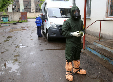 Число заразившихся коронавирусом в России превысило два миллиона человек