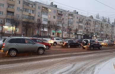 Воронеж встал в 8-балльные пробки утром в понедельник
