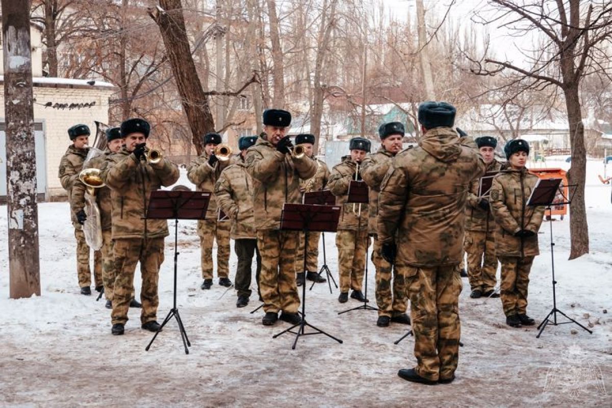 В Воронеже провели персональный парад под окнами 93-летнего ветерана
