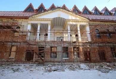 Установят ли на здании кукольного театра в Воронеже пластиковые окна?