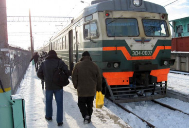 Пассажирский поезд насмерть сбил мужчину в Воронежской области 