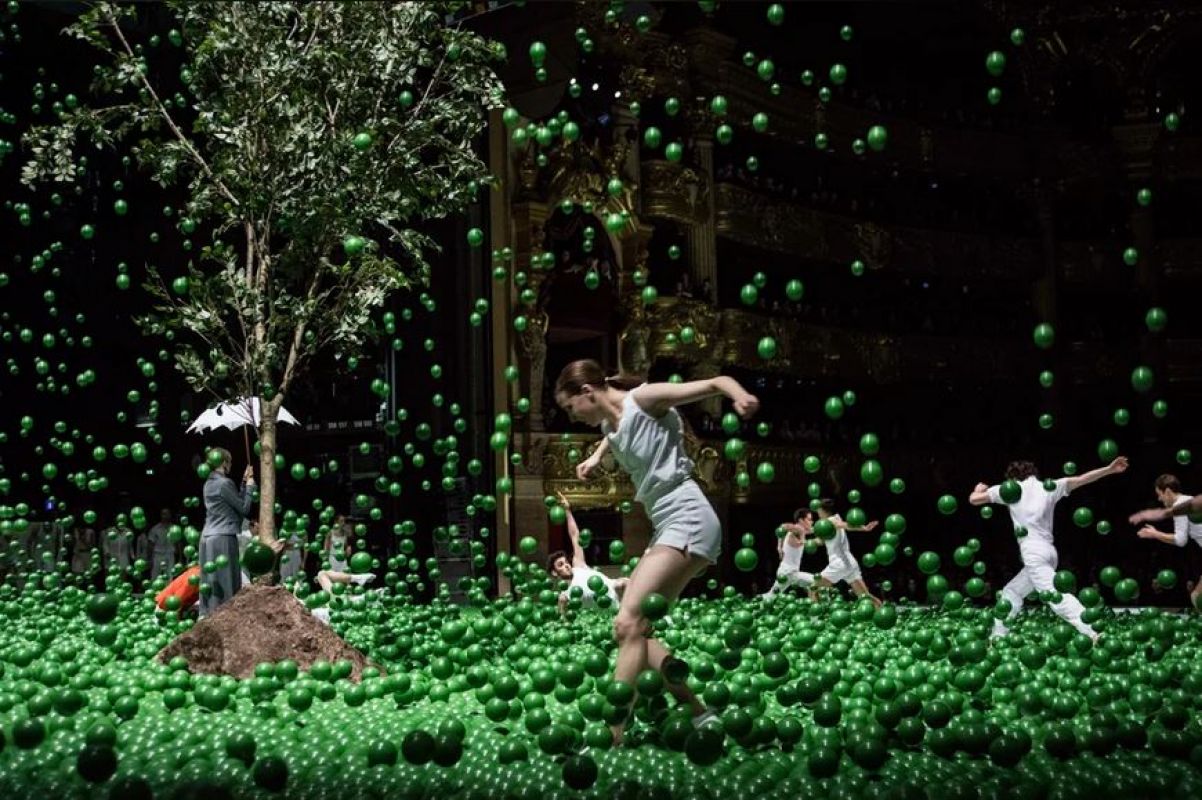 Современный балет с «ливнем» из 140 тысяч мячиков покажут в Воронеже