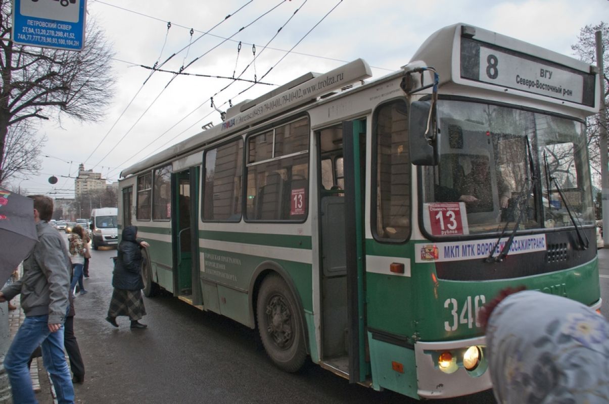 В Воронеже троллейбусы № 8 вернулись на линию после устранения аварии на сети