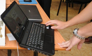 В Воронеже бывший сотрудник попросился переночевать в офисе и украл ноутбук и планшет