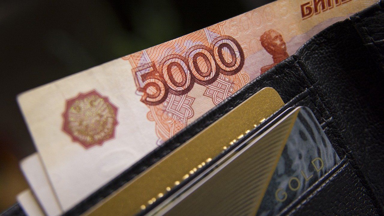 Житель Воронежской области потерял 430 тысяч рублей, пытаясь заработать на бирже