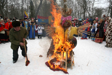 Воронежский губернатор разрешил массово праздновать Масленицу