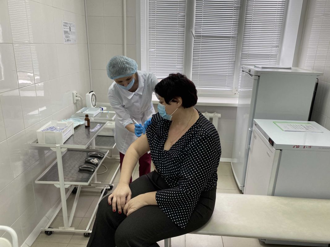 Больше 100 тысяч воронежцев привились от коронавируса