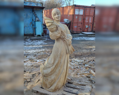 В Воронежской области появился деревянный аналог памятника Алёнке