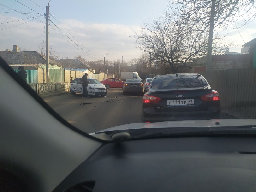 В Белгороде ДТП парализовало движение транспорта&nbsp;
