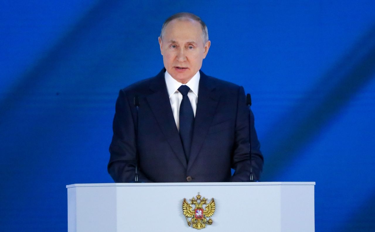 Президент Владимир Путин зачитывает послание Федеральному собранию