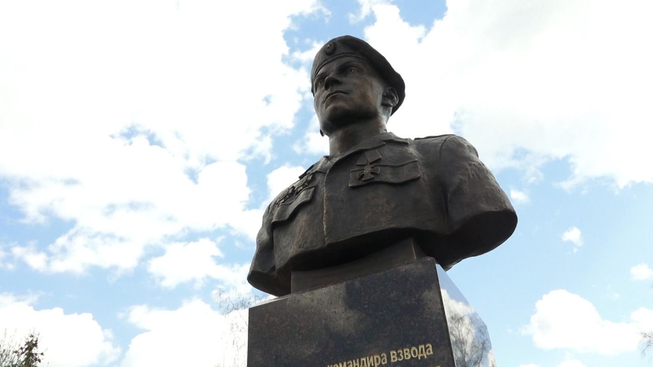 Памятник Александру Каразанфиру