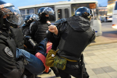 За повторное участие в несогласованной акции воронежцев отправляют под арест