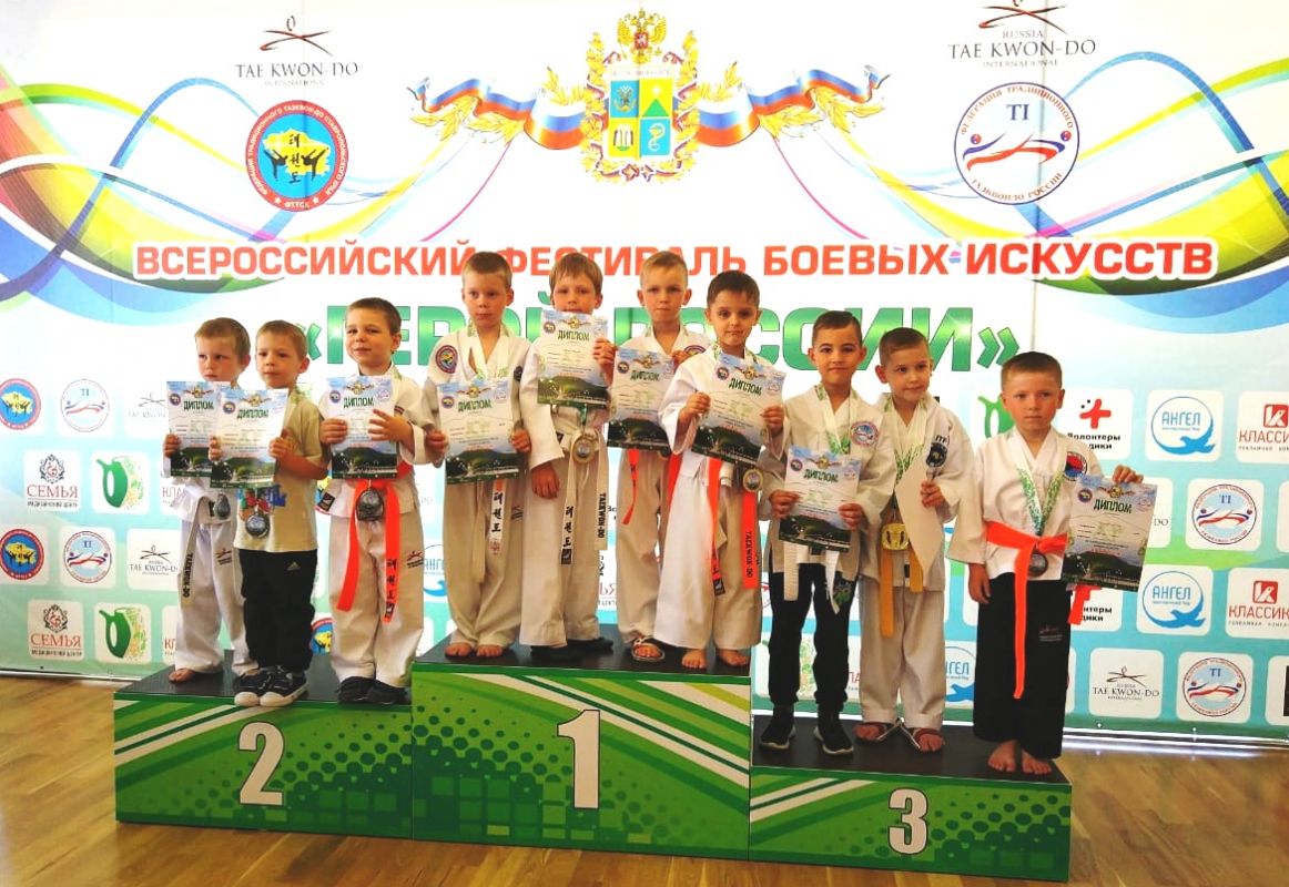 Тхэквондисты из Воронежа завоевали 10 золотых медалей на российских соревнованиях