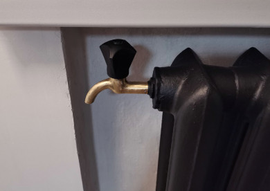 Из-за протекающей батареи воронежец лишился 80 тысяч рублей