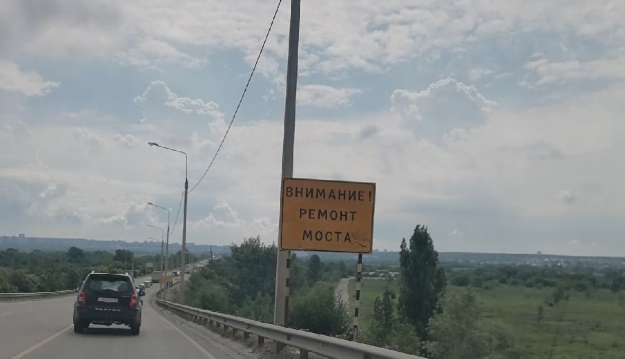 Ремонт моста в пригороде Воронежа обернулся многокилометровой пробкой