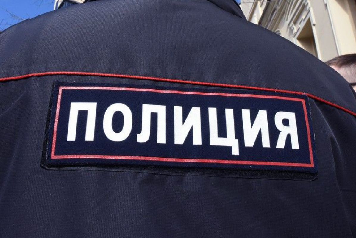 Полиция задержала мужчину, отказавшегося покидать территорию воронежской школы