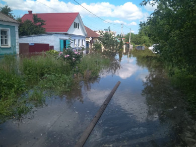 «Это уже ЧП»: из-за подтопления на левом берегу двое детей и 14 взрослых остались без крыши над головой