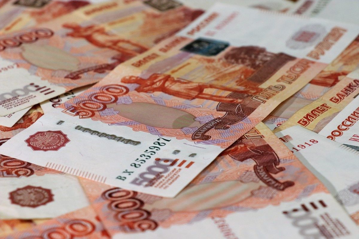 Россияне активно запасаются наличными деньгами