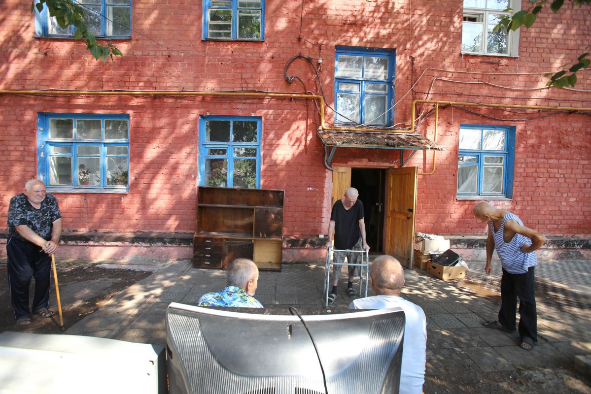 Воронежских бездомных из частного дома переселили в многоквартирный