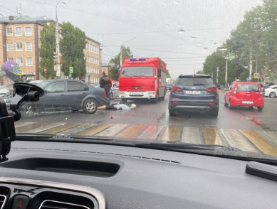 В Воронеже «Фольксваген» сбил мотоцикл — байкер погиб