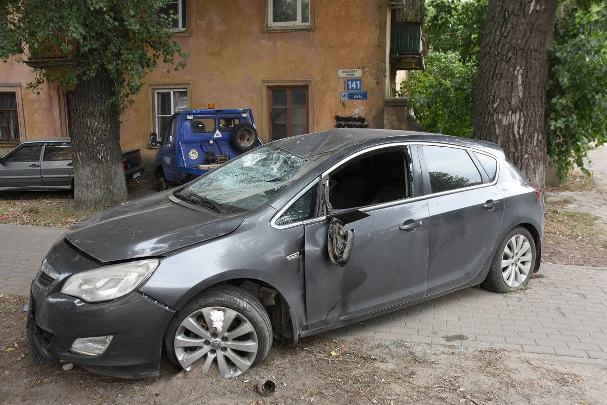 «Опель» сбил пешеходов на тротуаре: «Я перепелов допоздна резал, уснул за рулём!»