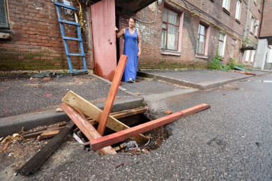 Почему у жительницы дома в центре Воронежа из унитаза полезли фекалии (ВИДЕО)