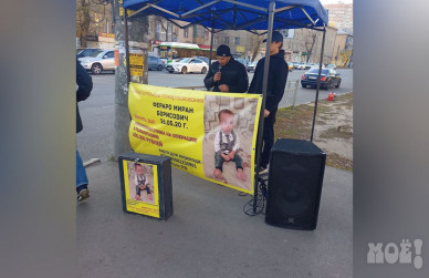  В Воронеже двое мужчин поют песни, собирая деньги якобы для больного ребёнка