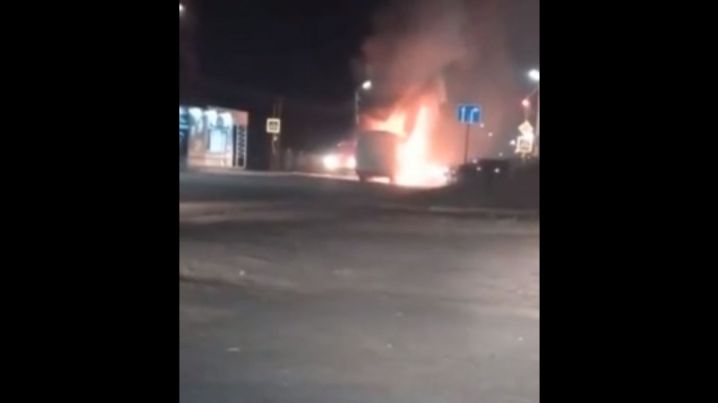 Автобус загорелся в воронежском райцентре