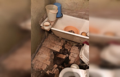  Пенсионерка из Рамонского района живёт в квартире с дырой в полу