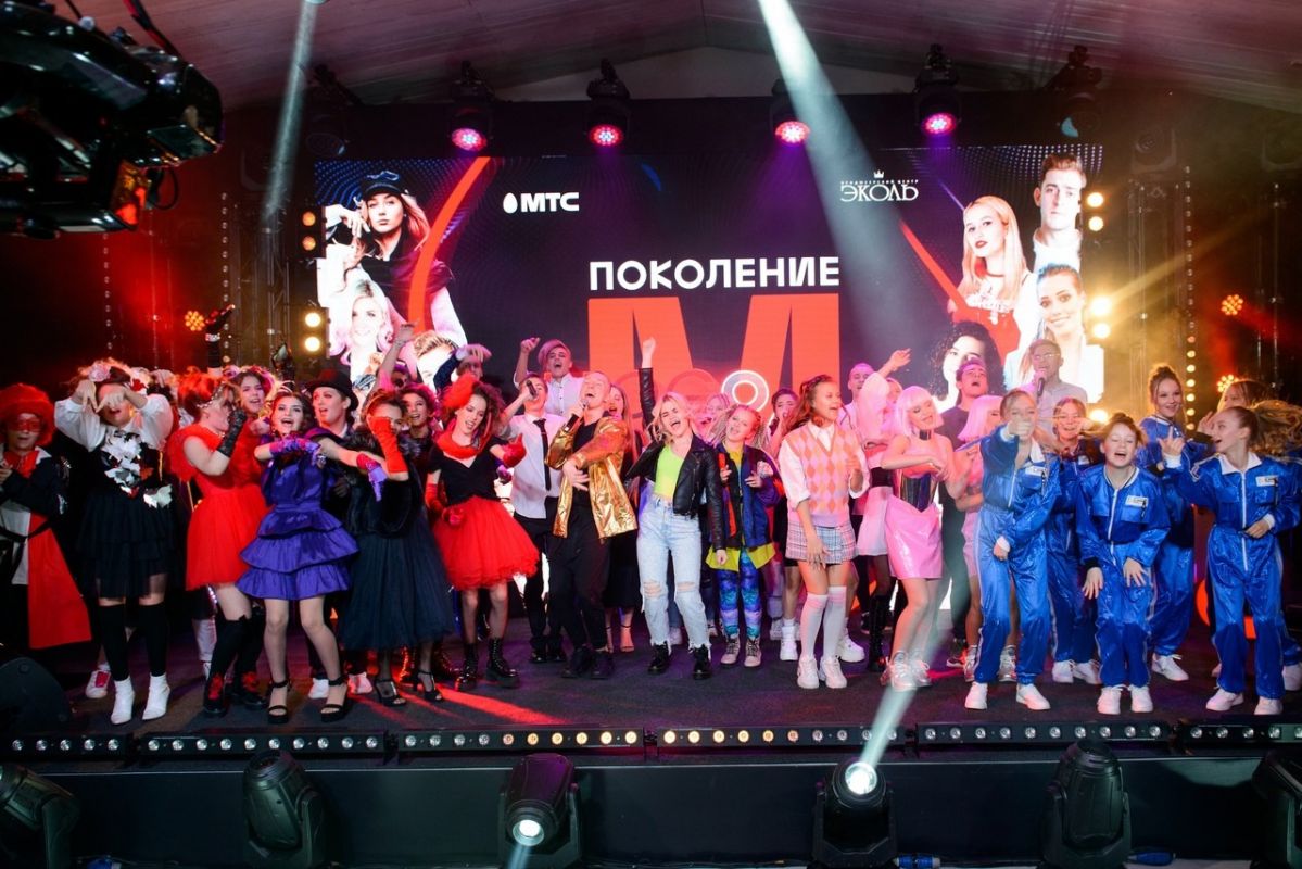 Пока каникулы: школьникам открыли бесплатный доступ к 200 онлайн мастер-классам от российских звезд