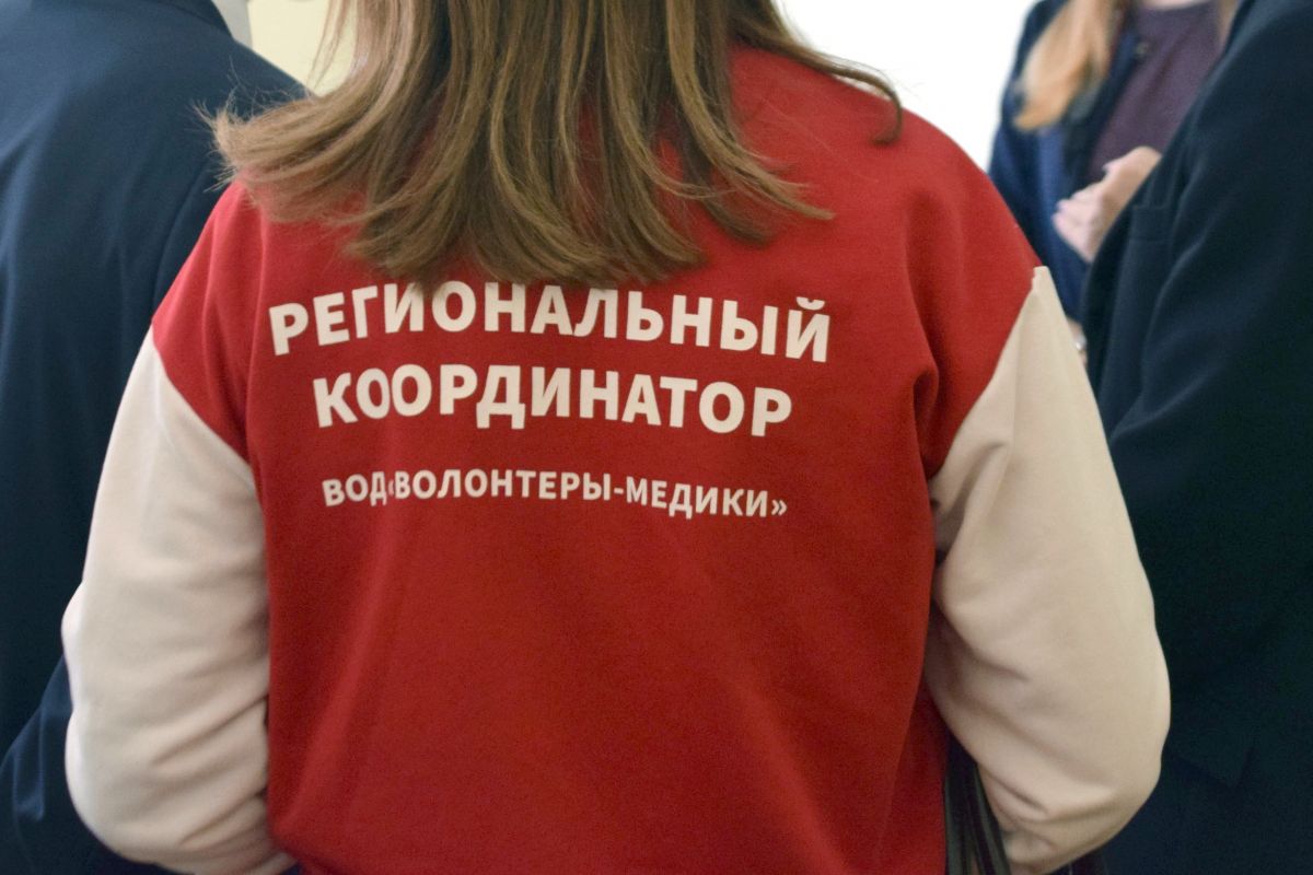 Региональное отделение «Единой России» обеспечивает горячими обедами волонтеров-медиков