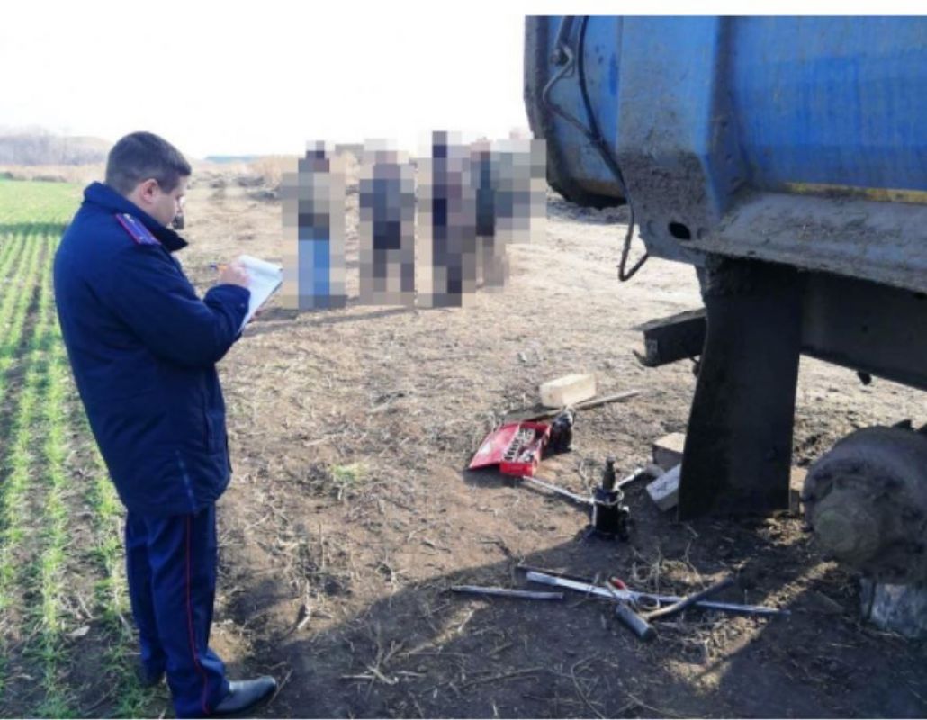 Механизатора насмерть придавил трактор в Воронежской области