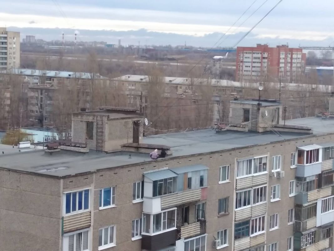 В Воронеже двое детей забрались на крышу 9-этажки