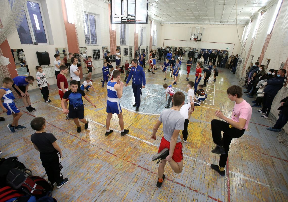 В Воронеже школу бокса, где занимаются 200 спортсменов, выгоняют из зала