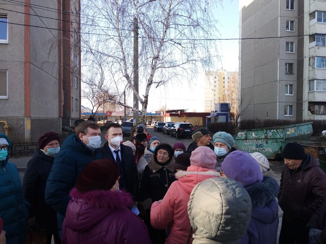 Воронежский депутат поздравил многодетных мам и объявил о строительстве сквера на месте свалки