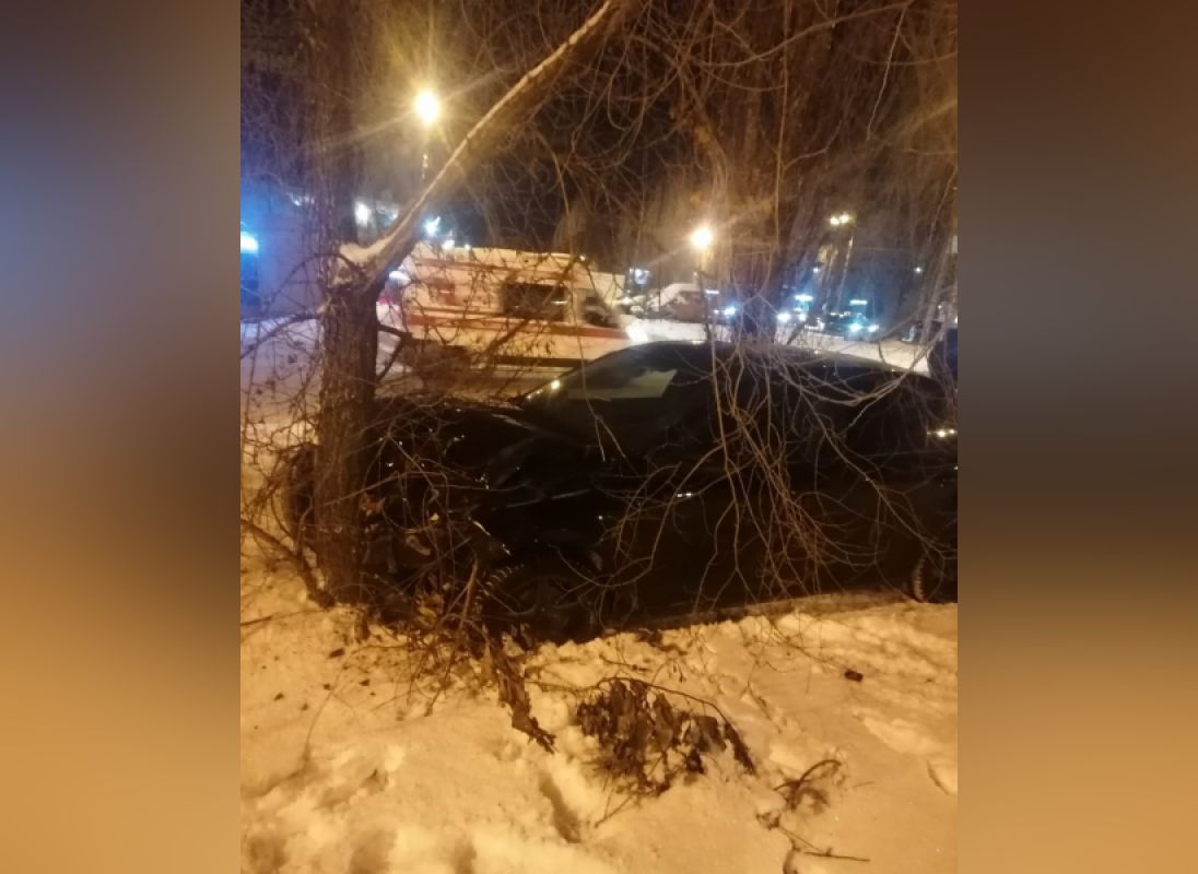 В Воронеже столкнулись две легковушки: есть пострадавшие
