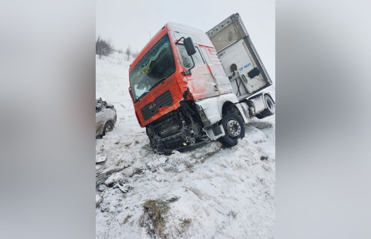1 человек погиб и 1 пострадал в массовом ДТП с грузовиком в Воронежской области
