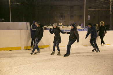 Воронежцам напомнили, как работают городские катки на новогодних выходных