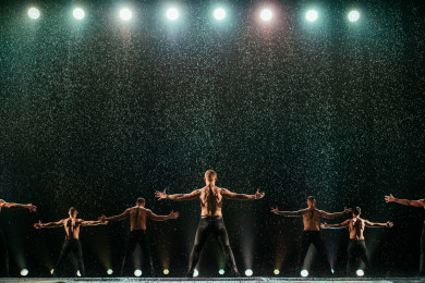 Мужской театр «Искушение» покажет воронежцам танец под дождём