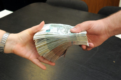 Рост зарплат российских чиновников обогнал инфляцию