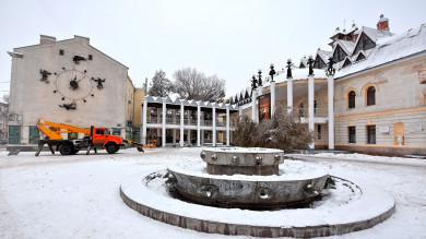  На проспекте Революции реконструируют фонтан «Дюймовочка» у Кукольного театра