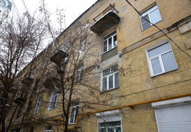 Воронежцы попросили УК не демонтировать аварийные балконы с многострадальной сталинки