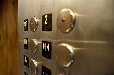 В каких воронежских домах в этом году заменят лифты