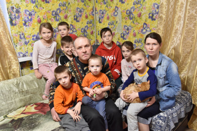 Семья с 8 детьми: «В тесноте и сырости, но мы счастливы»