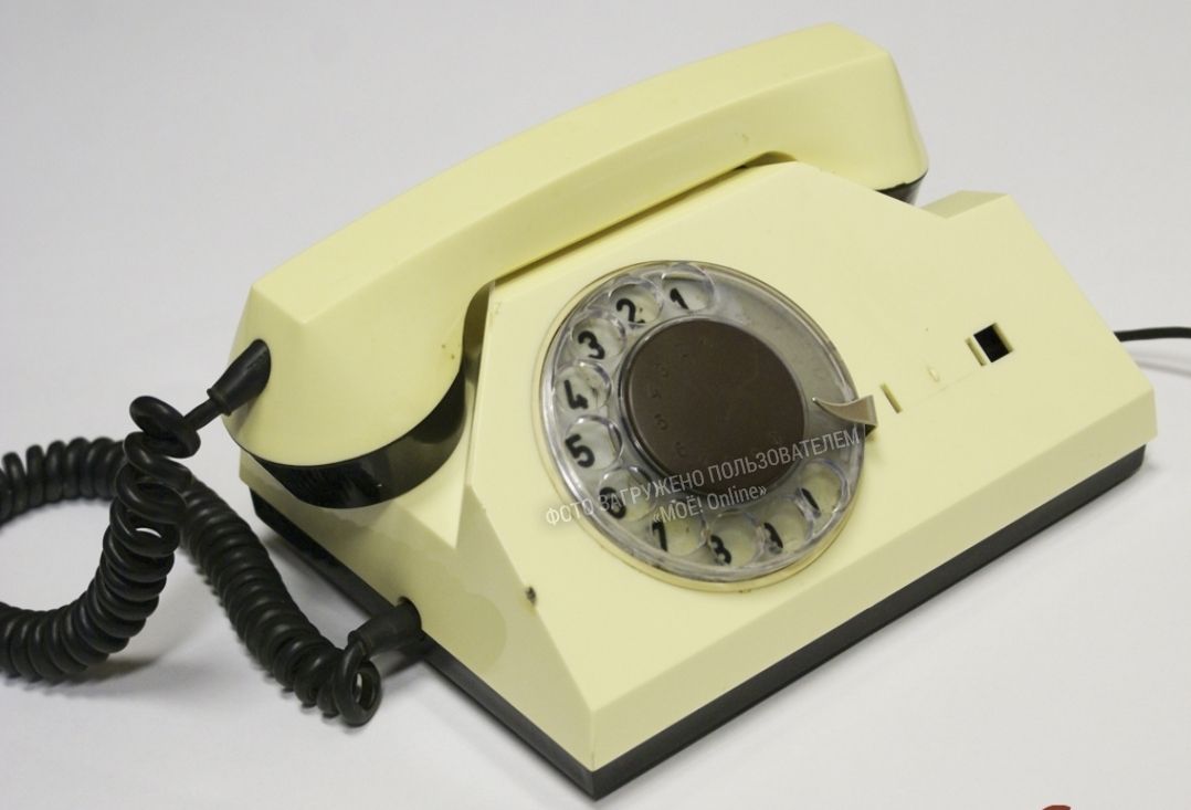 Домашний телефон 7. Дисковый телефонный аппарат. Старый телефонный аппарат. Советский телефонный аппарат. Телефонный апарт дисковый.