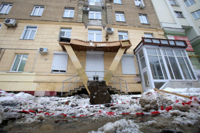 После двух ЧП со сталинки в центре Воронежа решили срезать все балконы